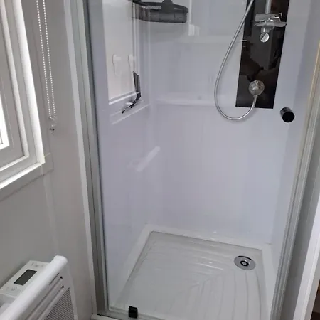 Kemp Spacieux Mobilhome Petit Coin De Paradis Mar Estang 4 Etoiles Et Pied Dans La