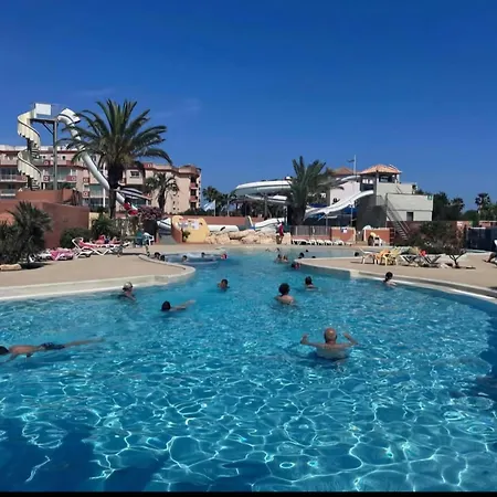 Kamp alanı Spacieux Mobilhome Petit Coin De Paradis Mar Estang 4 Etoiles Et Pied Dans La Canet-en-Roussillon
