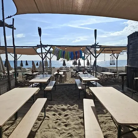Kemp Spacieux Mobilhome Petit Coin De Paradis Mar Estang 4 Etoiles Et Pied Dans La *